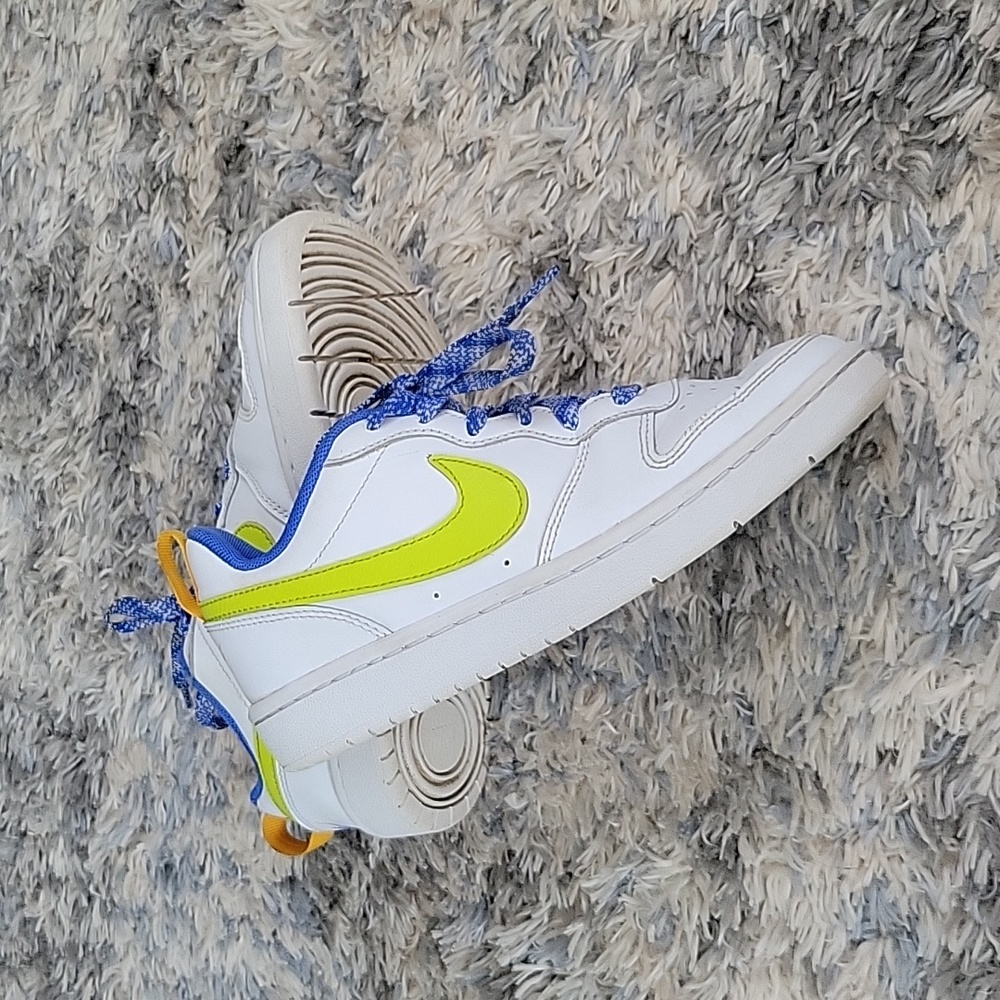 Kids size 4 Nike Court Sneakers